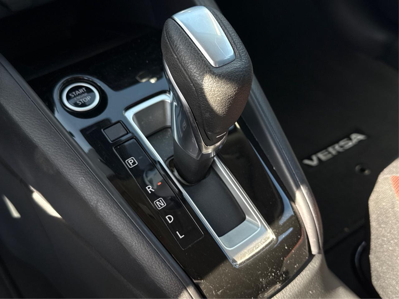 2024 Nissan Versa SR LIKE NEW HEATED SEATS WE FINANCE ALL CREDIT Photo