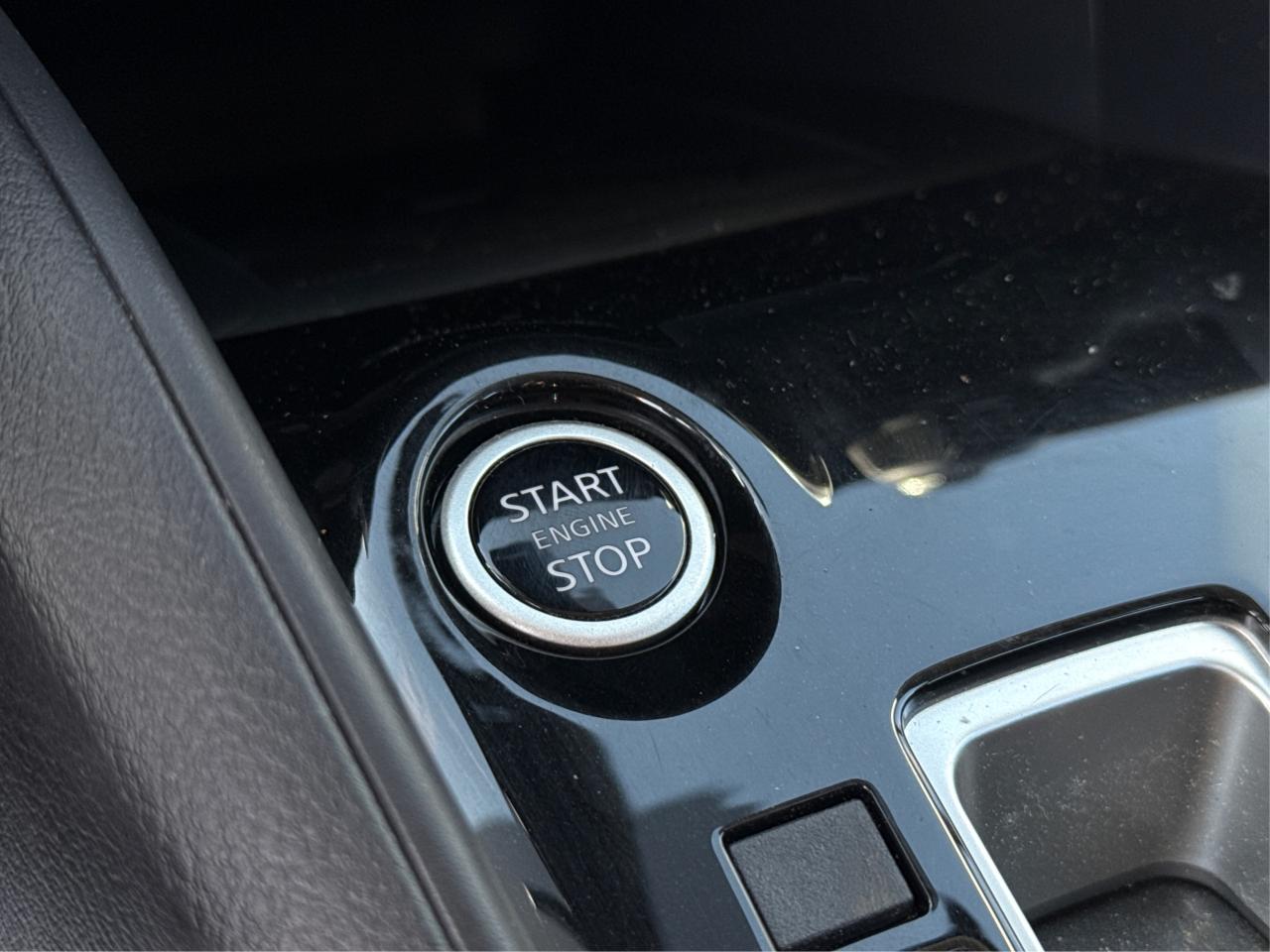 2024 Nissan Versa SR LIKE NEW HEATED SEATS WE FINANCE ALL CREDIT Photo