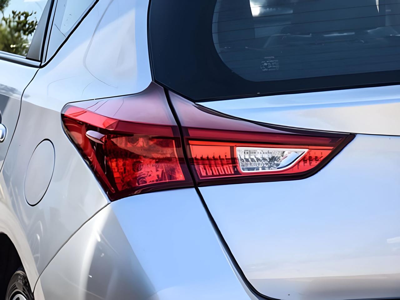 2018 Toyota Corolla iM Manual EXCELLENT CONDITION WE FINANCE ALL CREDIT Photo