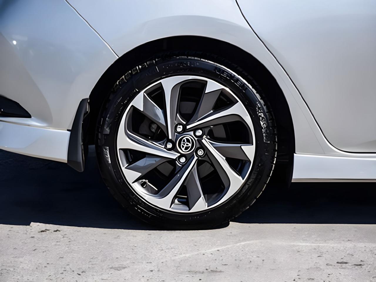 2018 Toyota Corolla iM Manual EXCELLENT CONDITION WE FINANCE ALL CREDIT Photo