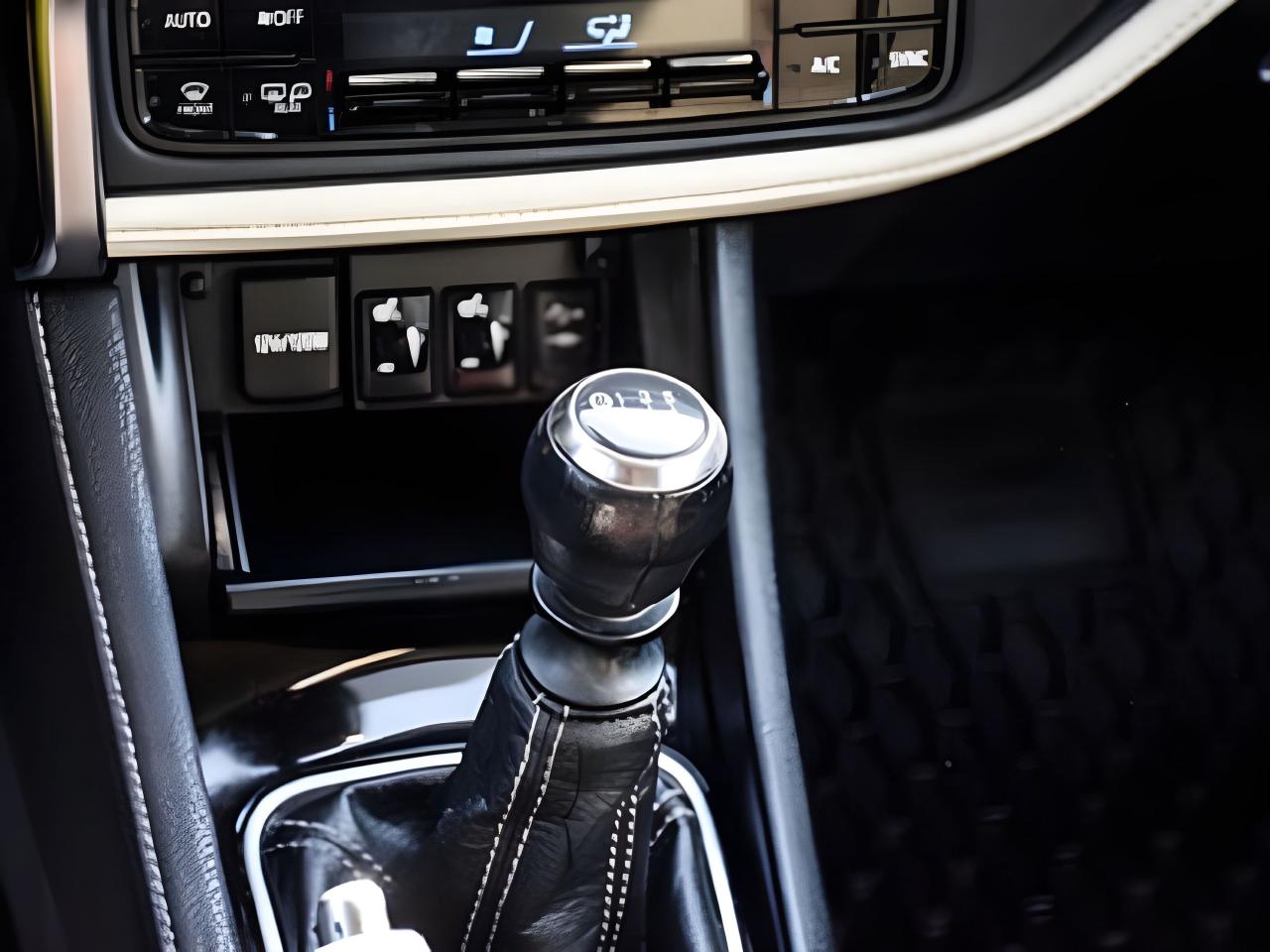 2018 Toyota Corolla iM Manual EXCELLENT CONDITION WE FINANCE ALL CREDIT Photo