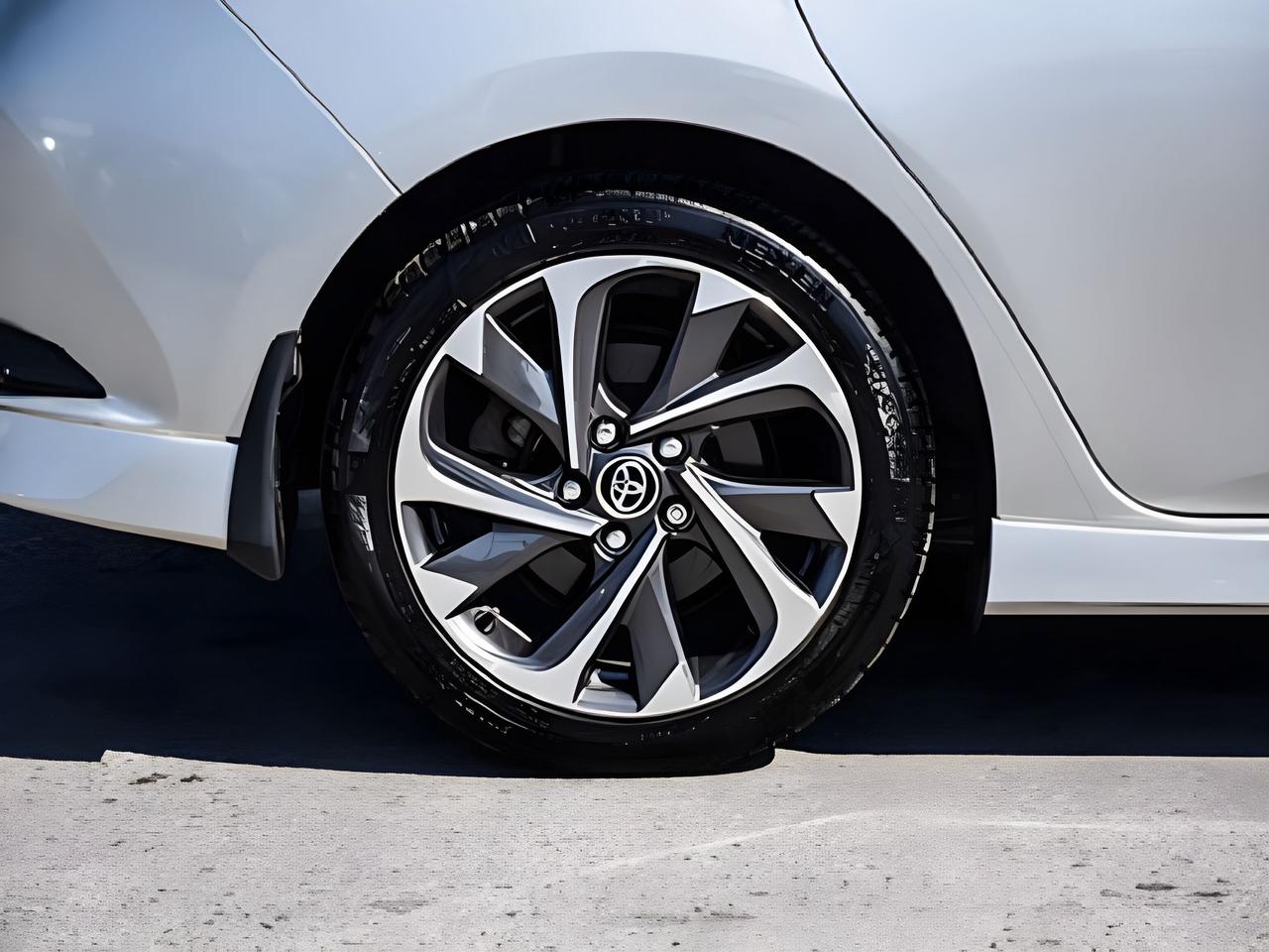 2018 Toyota Corolla iM Manual EXCELLENT CONDITION WE FINANCE ALL CREDIT Photo