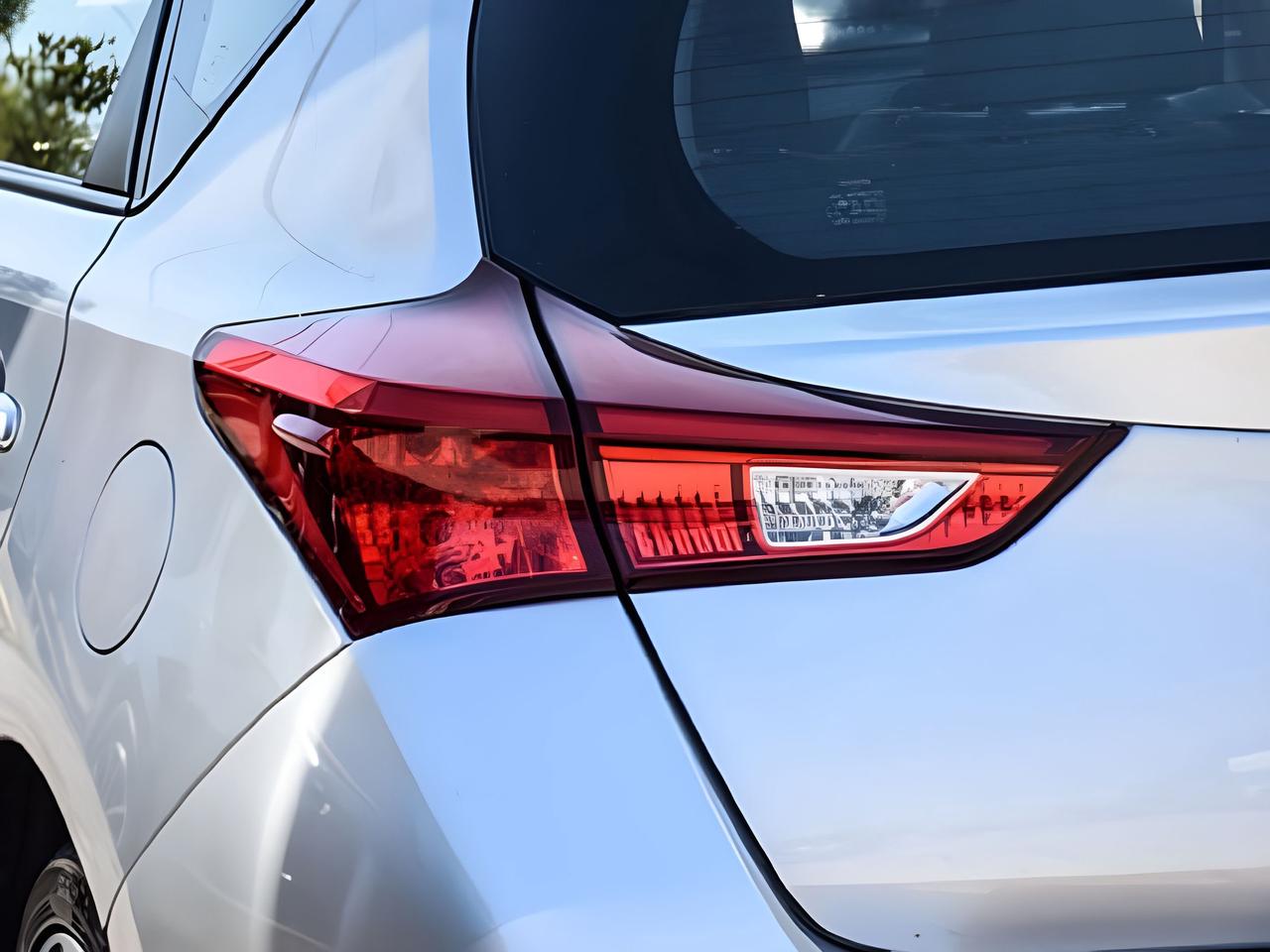 2018 Toyota Corolla iM Manual EXCELLENT CONDITION WE FINANCE ALL CREDIT Photo