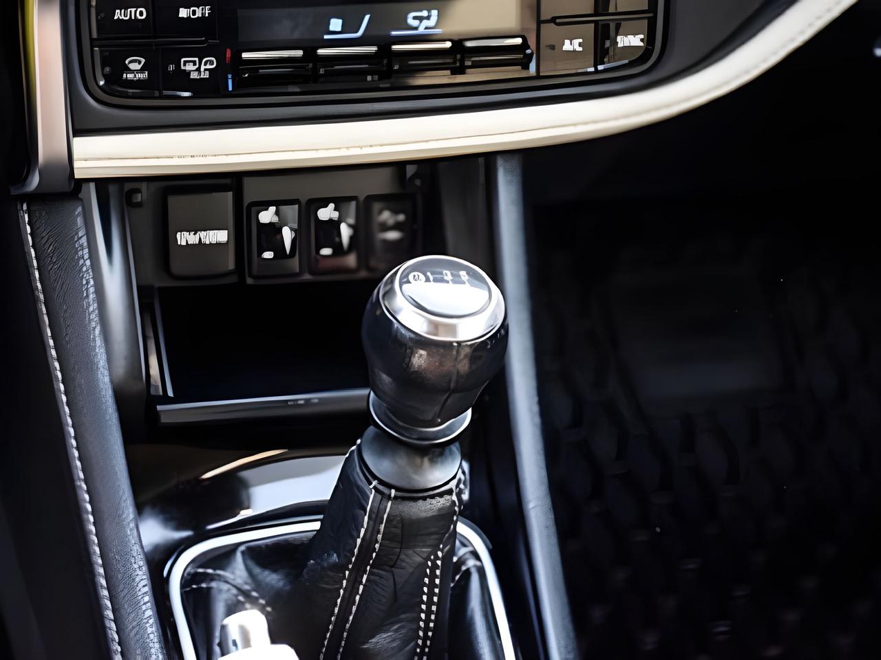 2018 Toyota Corolla iM Manual EXCELLENT CONDITION WE FINANCE ALL CREDIT Photo