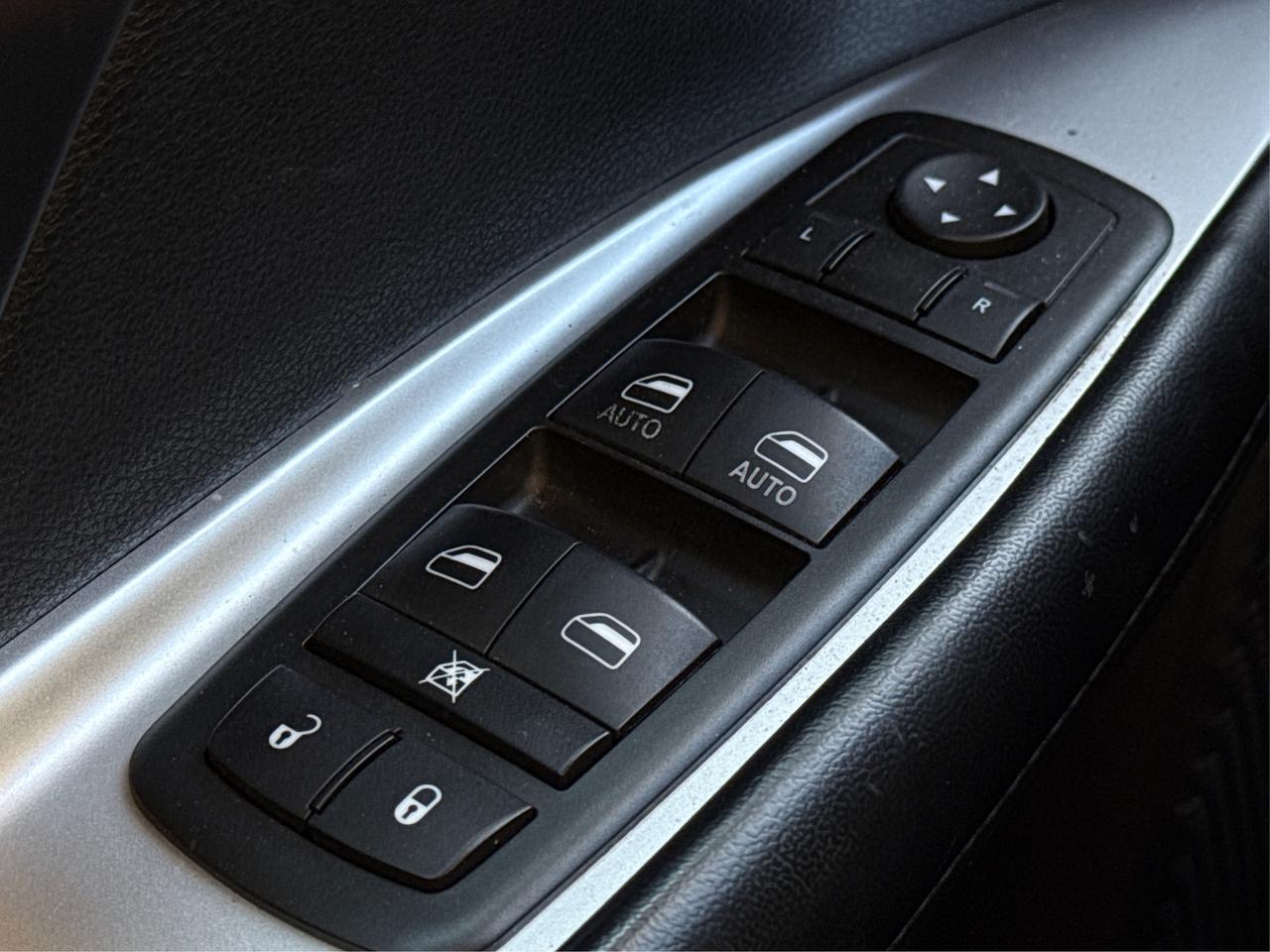 2015 Dodge Journey SXT 7 PASS HEATED SEATS LOADED WE FINANCE ALL! Photo