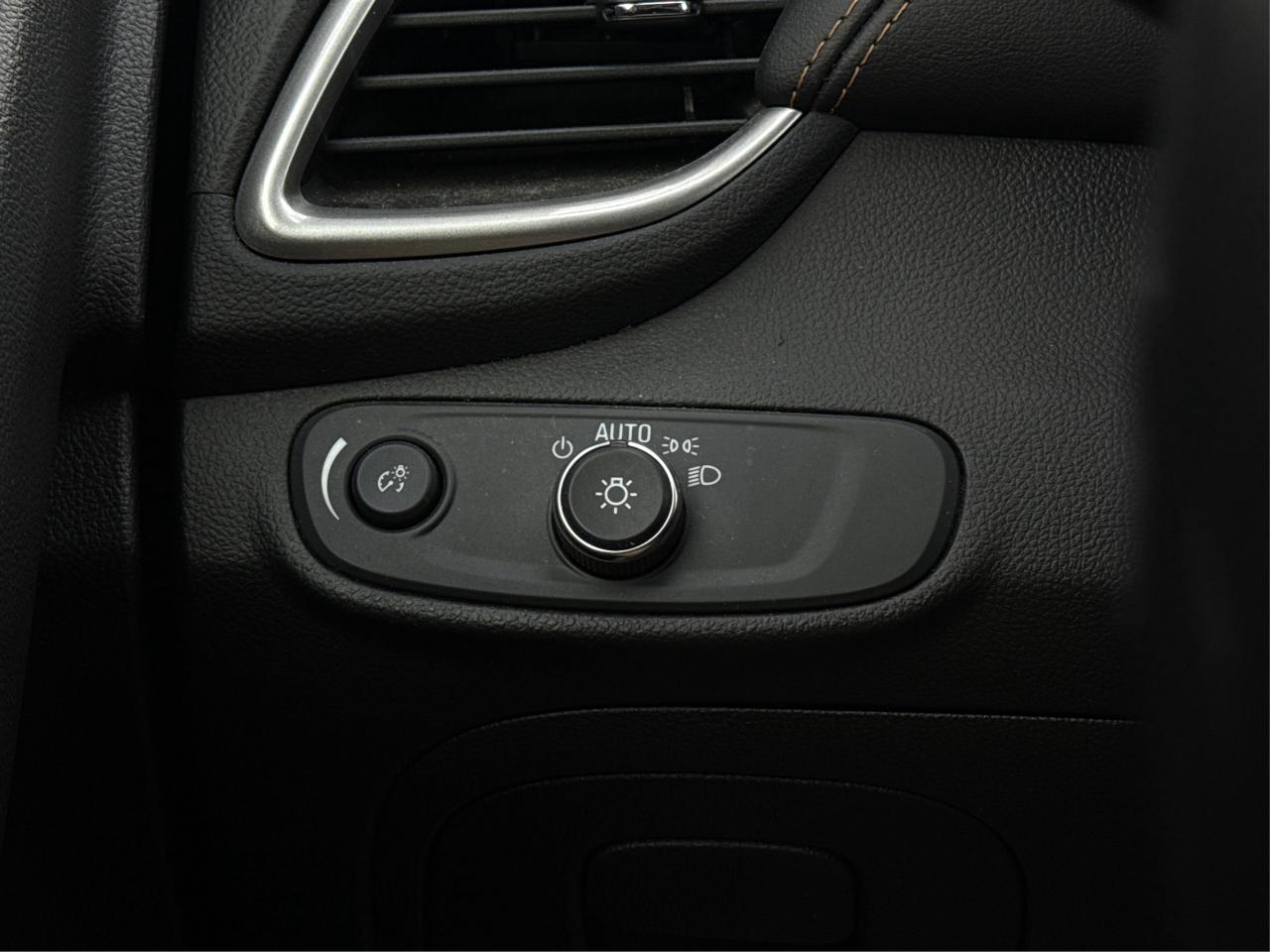 2020 Chevrolet Trax AWD CRUISE REAR CAM LOADED WE FINANCE ALL CREDIT! Photo