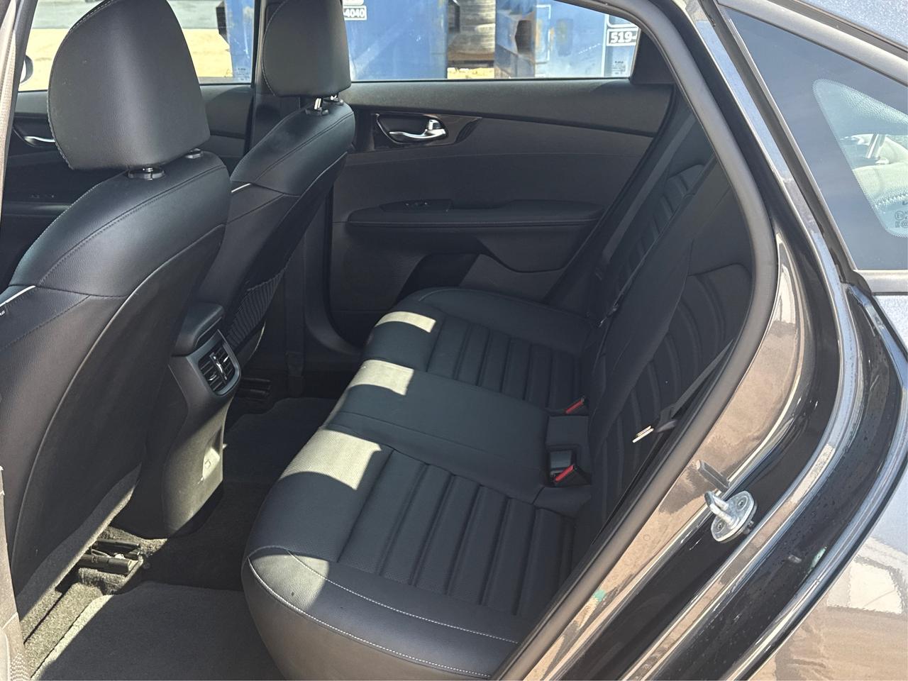 2023 Kia Forte GT 1 OWNER LEATHER ROOF  WE FINANCE ALL CREDIT Photo