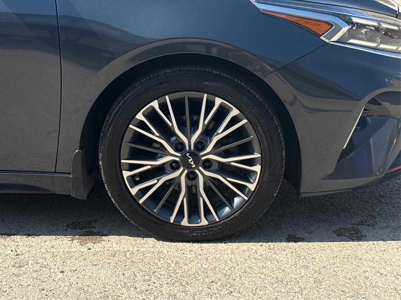 2023 Kia Forte GT 1 OWNER LEATHER ROOF  WE FINANCE ALL CREDIT Photo