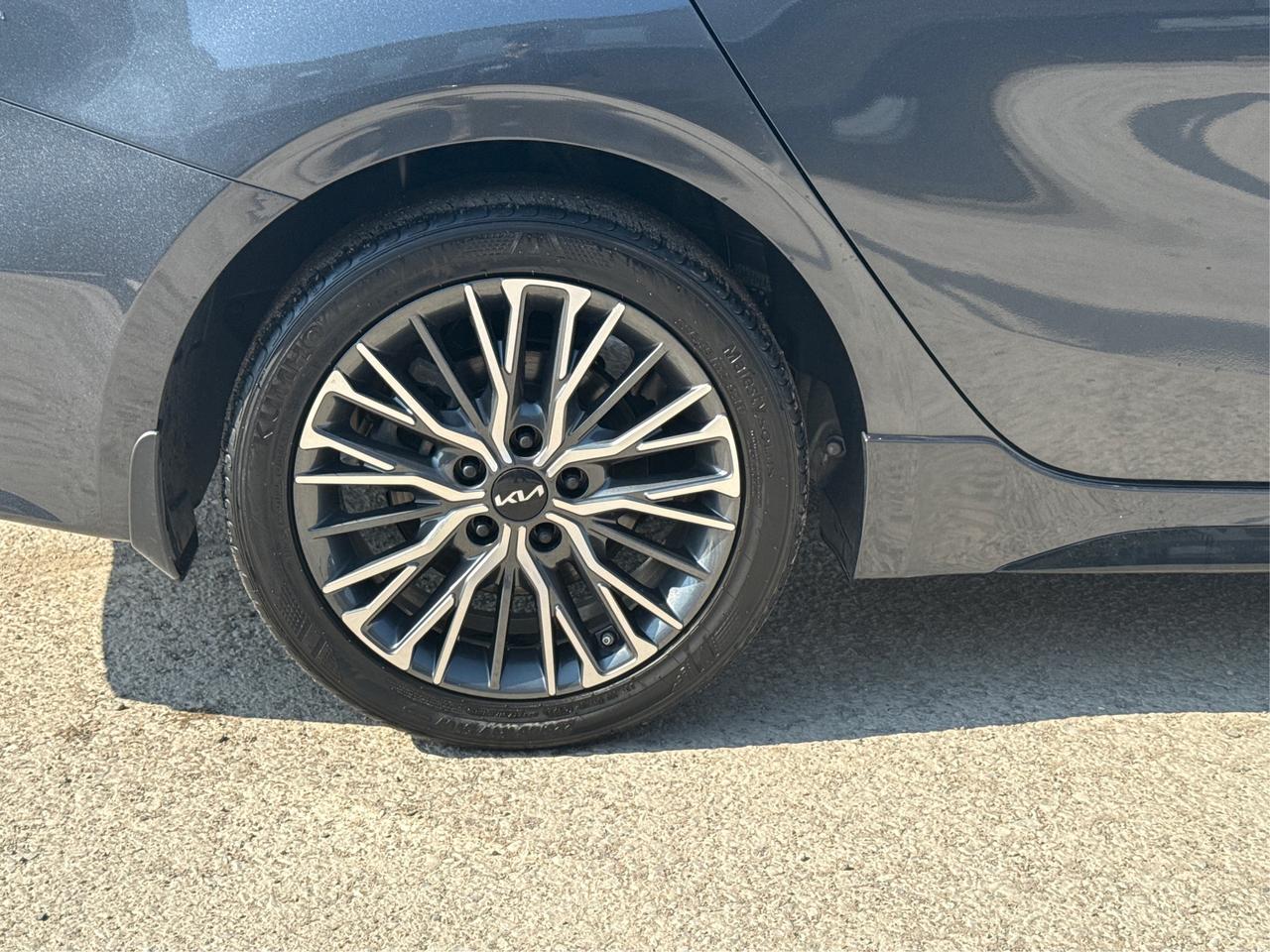 2023 Kia Forte GT 1 OWNER LEATHER ROOF  WE FINANCE ALL CREDIT Photo