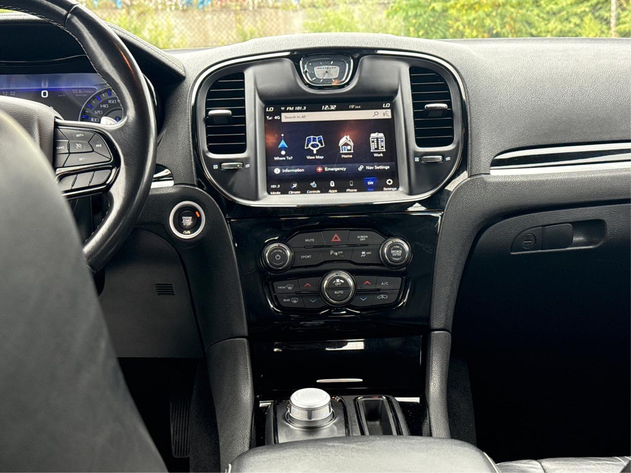 2022 Chrysler 300 LEATHER SUNROOF H-SEATS! WE FINANCE ALL CREDIT! Photo