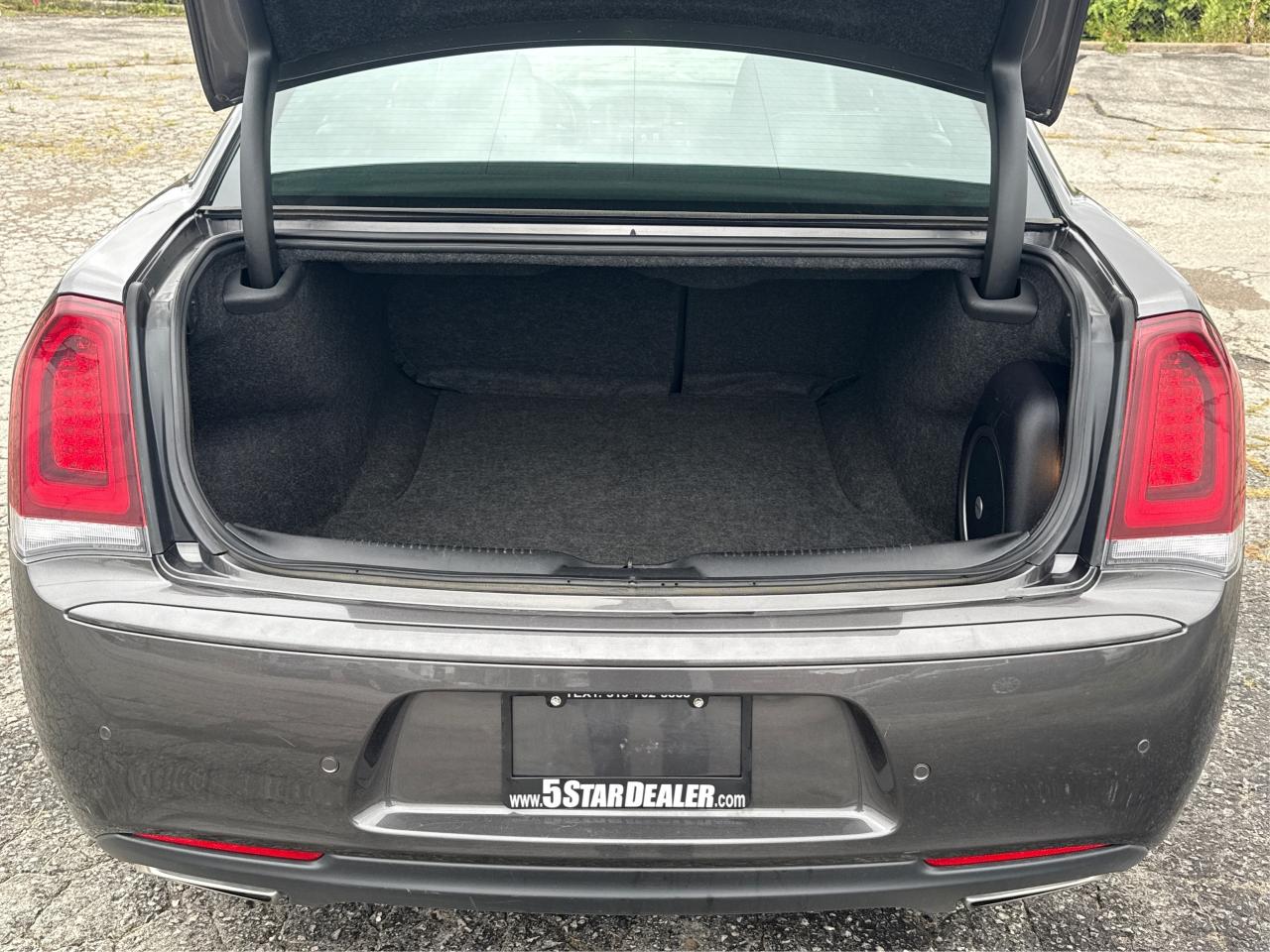 2022 Chrysler 300 LEATHER SUNROOF H-SEATS! WE FINANCE ALL CREDIT! Photo