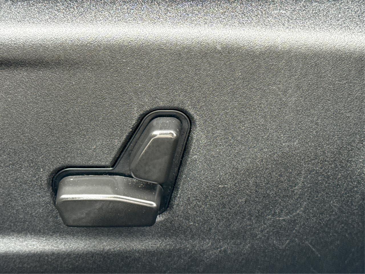 2022 Chrysler 300 LEATHER SUNROOF H-SEATS! WE FINANCE ALL CREDIT! Photo