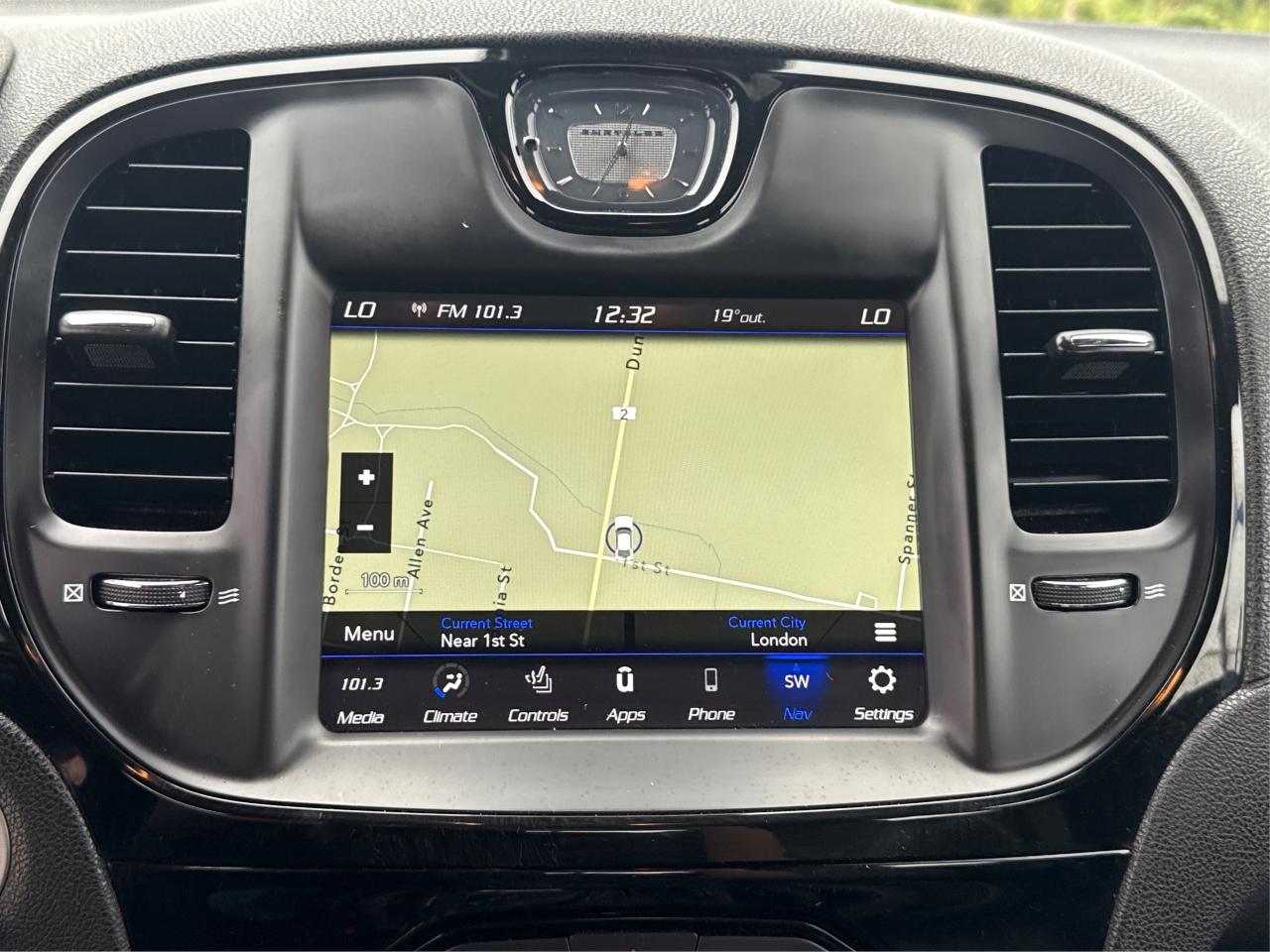 2022 Chrysler 300 LEATHER SUNROOF H-SEATS! WE FINANCE ALL CREDIT! Photo