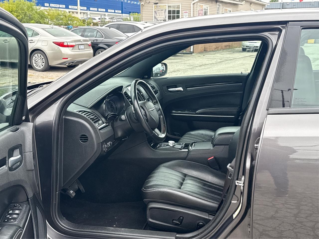 2022 Chrysler 300 LEATHER SUNROOF H-SEATS! WE FINANCE ALL CREDIT! Photo