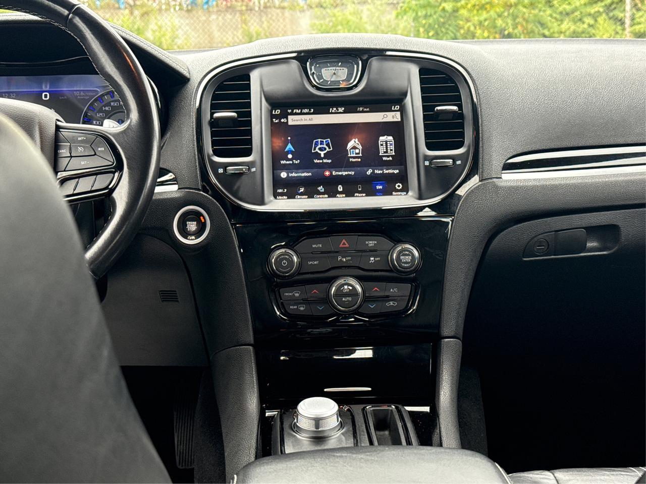 2022 Chrysler 300 LEATHER SUNROOF H-SEATS! WE FINANCE ALL CREDIT! Photo