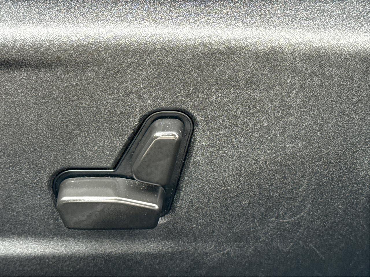 2022 Chrysler 300 LEATHER SUNROOF H-SEATS! WE FINANCE ALL CREDIT! Photo