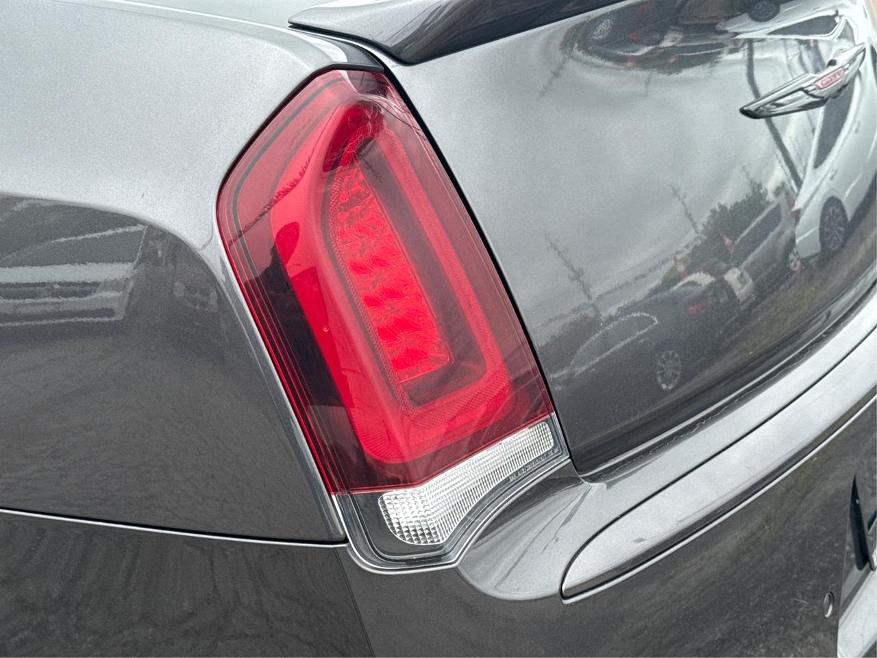 2022 Chrysler 300 LEATHER SUNROOF H-SEATS! WE FINANCE ALL CREDIT! Photo