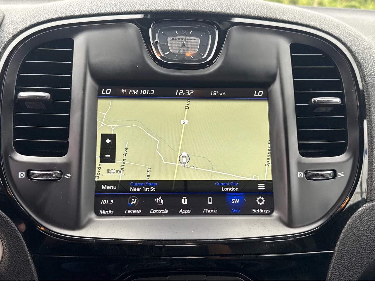 2022 Chrysler 300 LEATHER SUNROOF H-SEATS! WE FINANCE ALL CREDIT! Photo