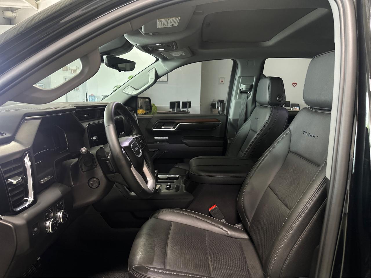 2024 GMC Sierra 1500 4WD Denali SUNROOF NAV LEATHER 1OWNER WE FINANCE Photo