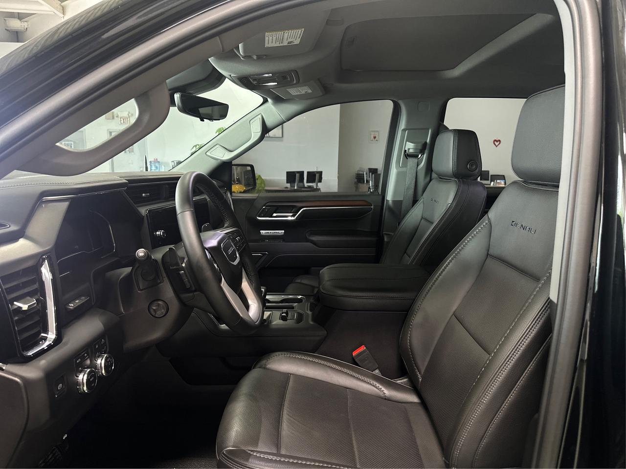 2024 GMC Sierra 1500 4WD Denali SUNROOF NAV LEATHER 1OWNER WE FINANCE Photo