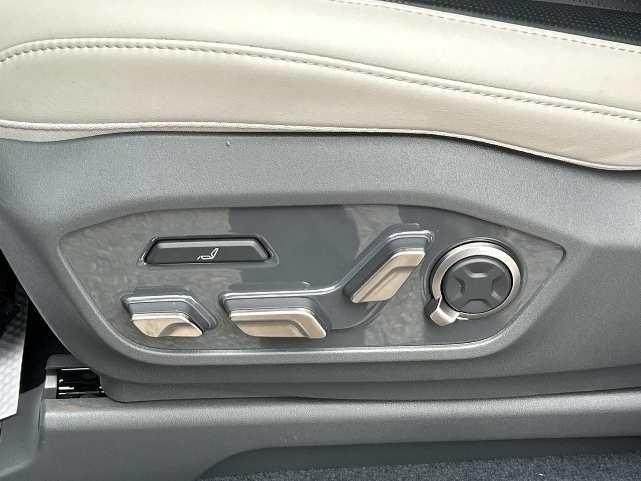 2026 Kia EV9 Land w/GT-Line Package AWD Executive Driven Demo Photo