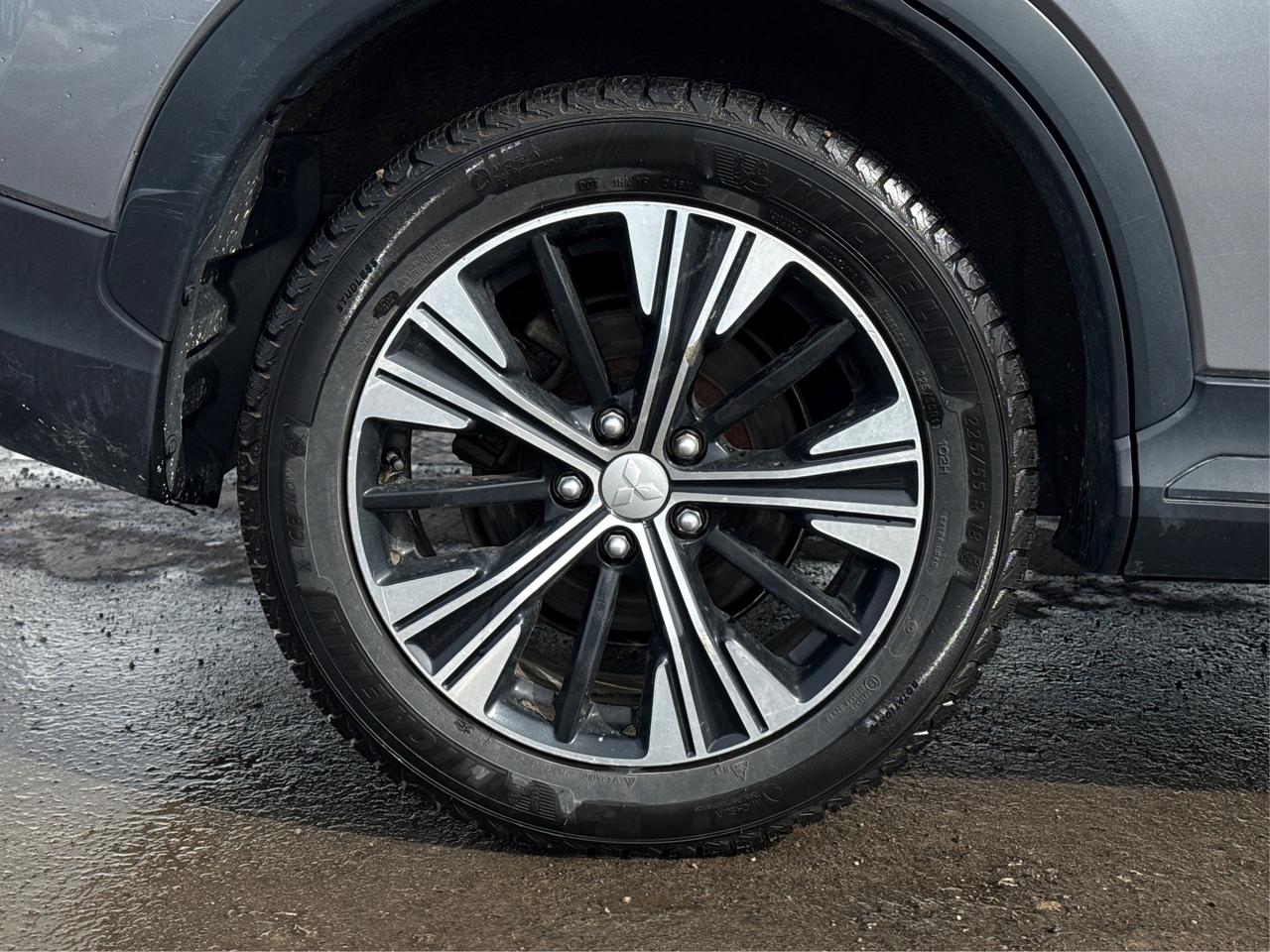 2019 Mitsubishi Eclipse Cross AWD CRUISE HEATED SEATS WE FINANCE ALL CREDIT! Photo