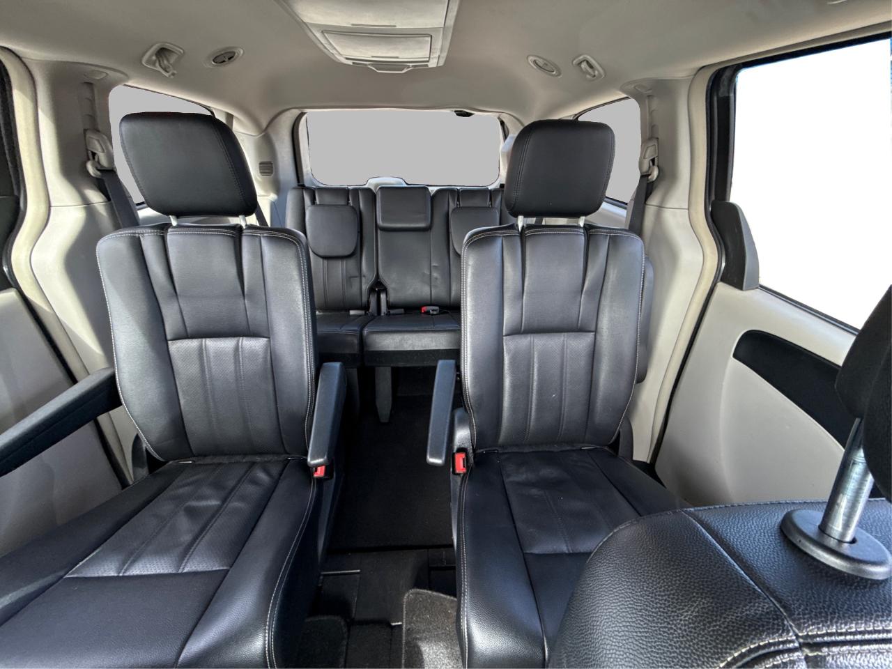 2016 Dodge Grand Caravan Crew Plus NAV LEATHER SUNROOF WE FINANCE ALL CREDT Photo