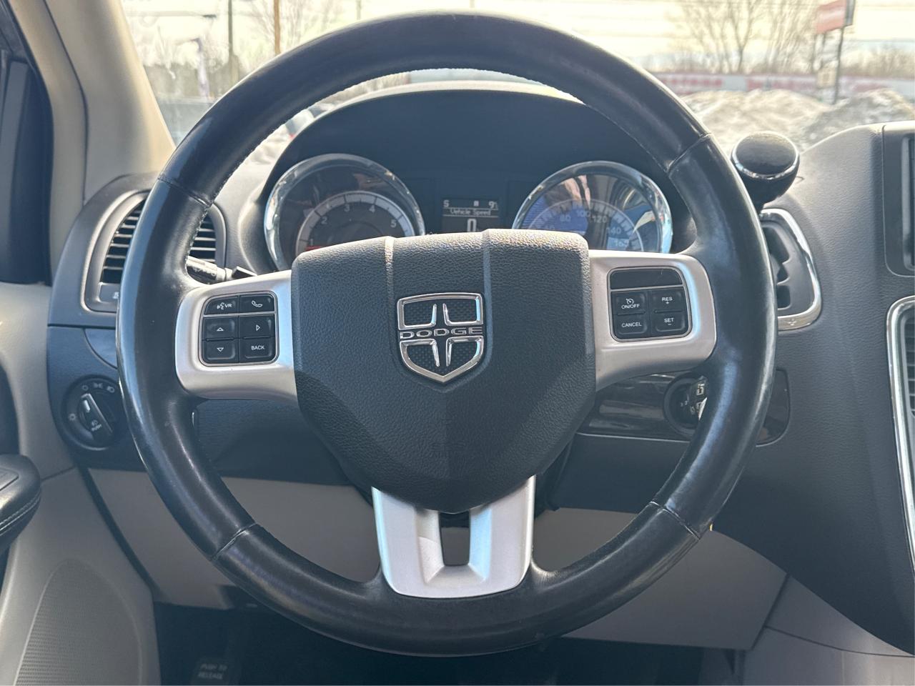 2016 Dodge Grand Caravan Crew Plus NAV LEATHER SUNROOF WE FINANCE ALL CREDT Photo