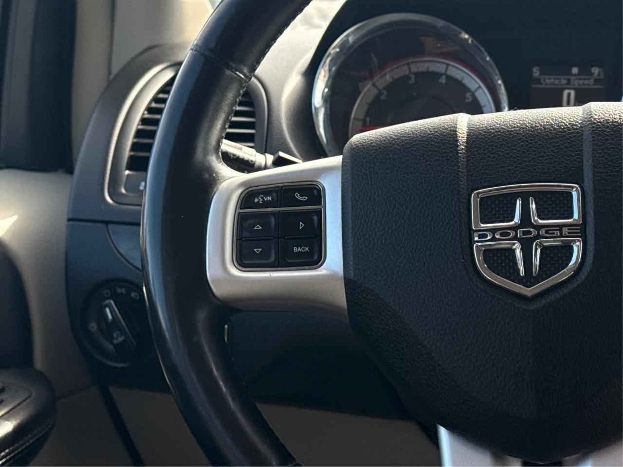 2016 Dodge Grand Caravan Crew Plus NAV LEATHER SUNROOF WE FINANCE ALL CREDT Photo