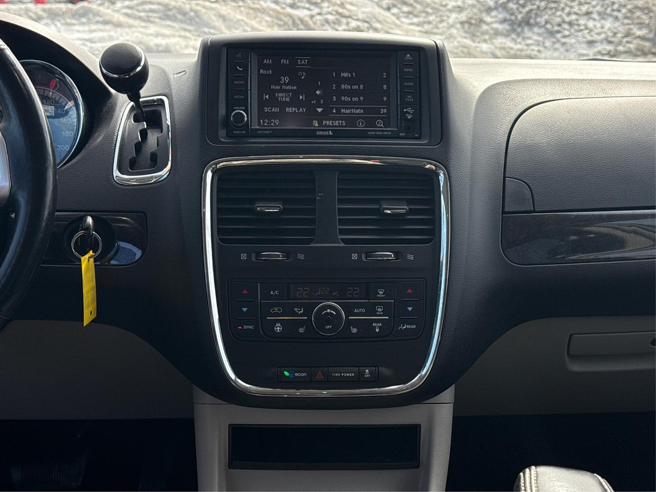 2016 Dodge Grand Caravan Crew Plus NAV LEATHER SUNROOF WE FINANCE ALL CREDT Photo