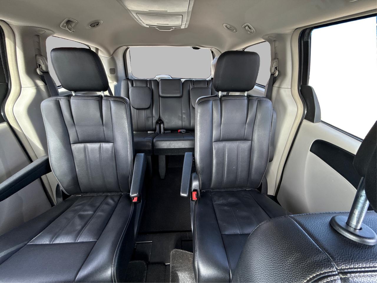 2016 Dodge Grand Caravan Crew Plus NAV LEATHER SUNROOF WE FINANCE ALL CREDT Photo