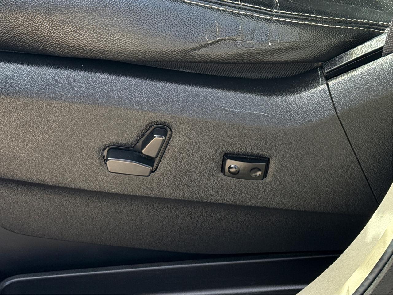 2016 Dodge Grand Caravan Crew Plus NAV LEATHER SUNROOF WE FINANCE ALL CREDT Photo