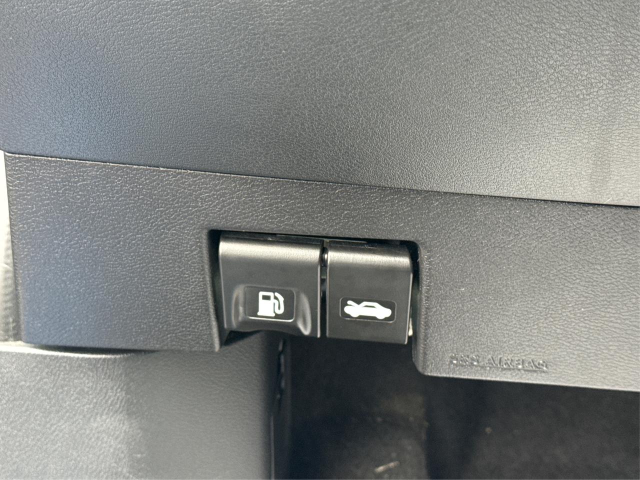 2023 Nissan Versa SV HEATED SEATS MINT CONDITION! LOW KM! MUST SEE! Photo