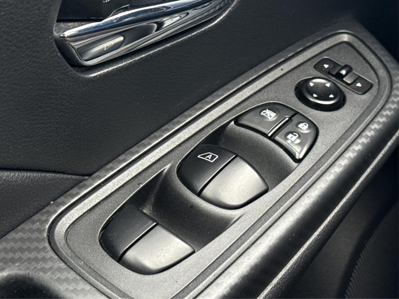 2023 Nissan Versa SV HEATED SEATS MINT CONDITION! LOW KM! MUST SEE! Photo