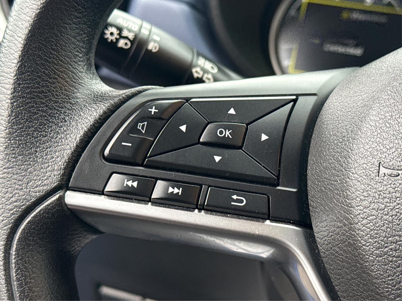 2023 Nissan Versa SV HEATED SEATS MINT CONDITION! LOW KM! MUST SEE! Photo