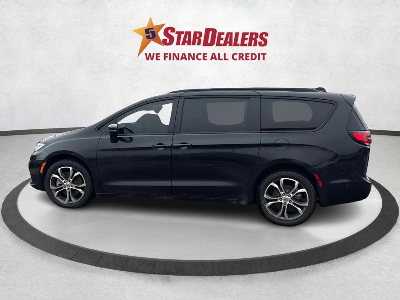 2023 Chrysler Pacifica 7 PASS NAV DVD LEATHER SUNROOF WE FINANCE ALL! Photo3