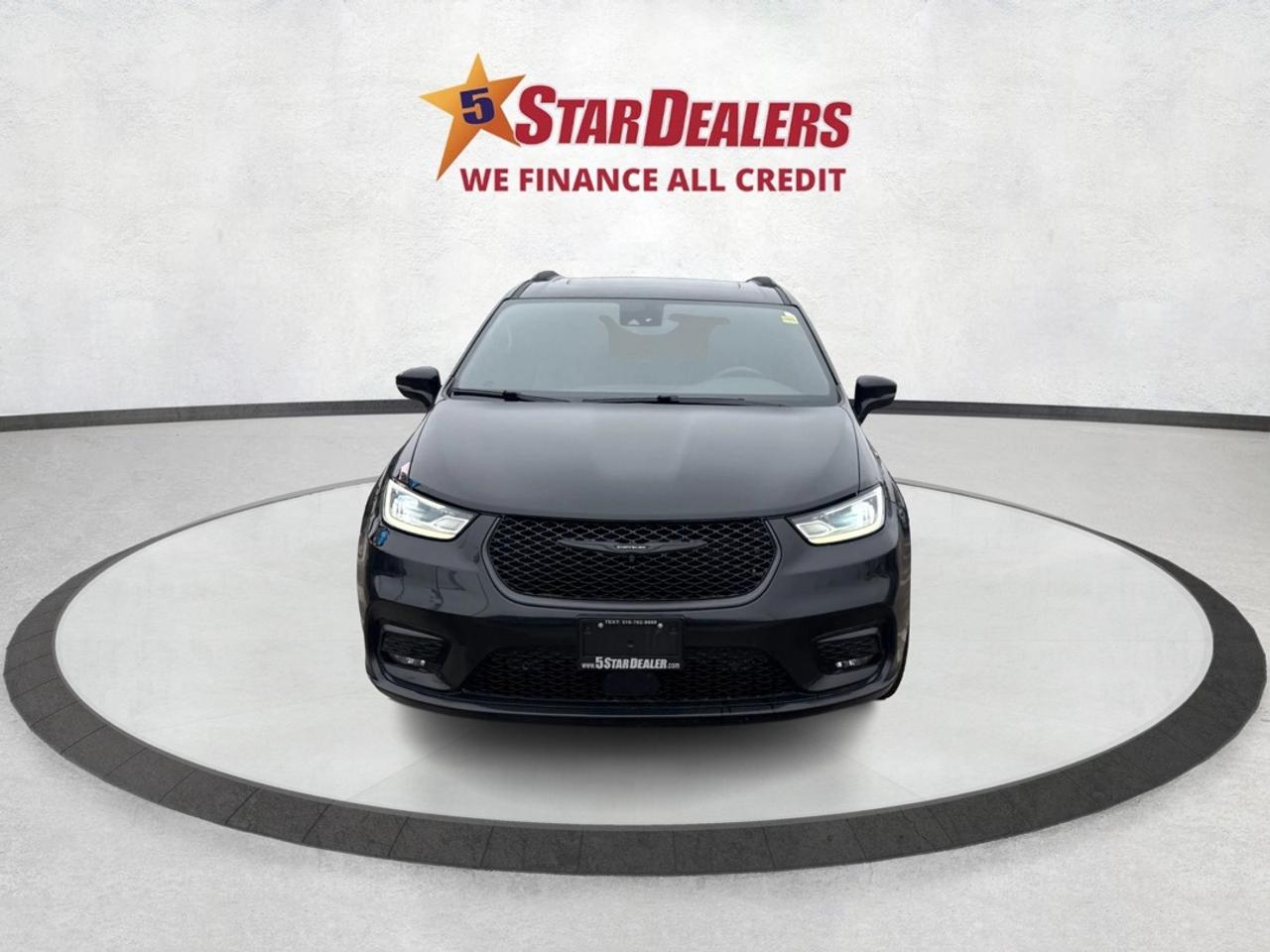 2023 Chrysler Pacifica 7 PASS NAV DVD LEATHER SUNROOF WE FINANCE ALL! Photo