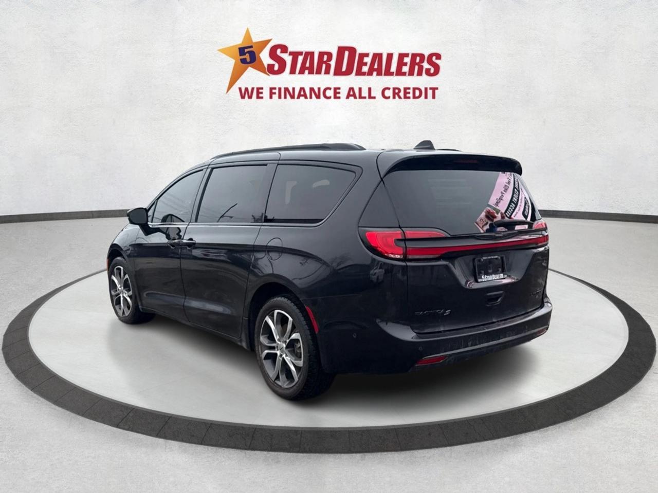 2023 Chrysler Pacifica 7 PASS NAV DVD LEATHER SUNROOF WE FINANCE ALL! Photo