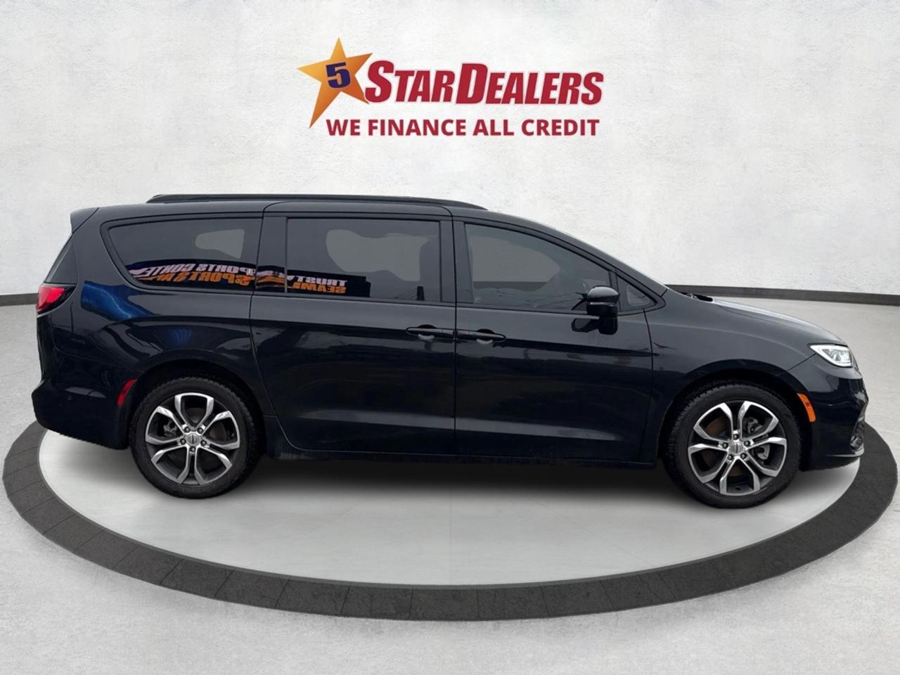 2023 Chrysler Pacifica 7 PASS NAV DVD LEATHER SUNROOF WE FINANCE ALL! Photo