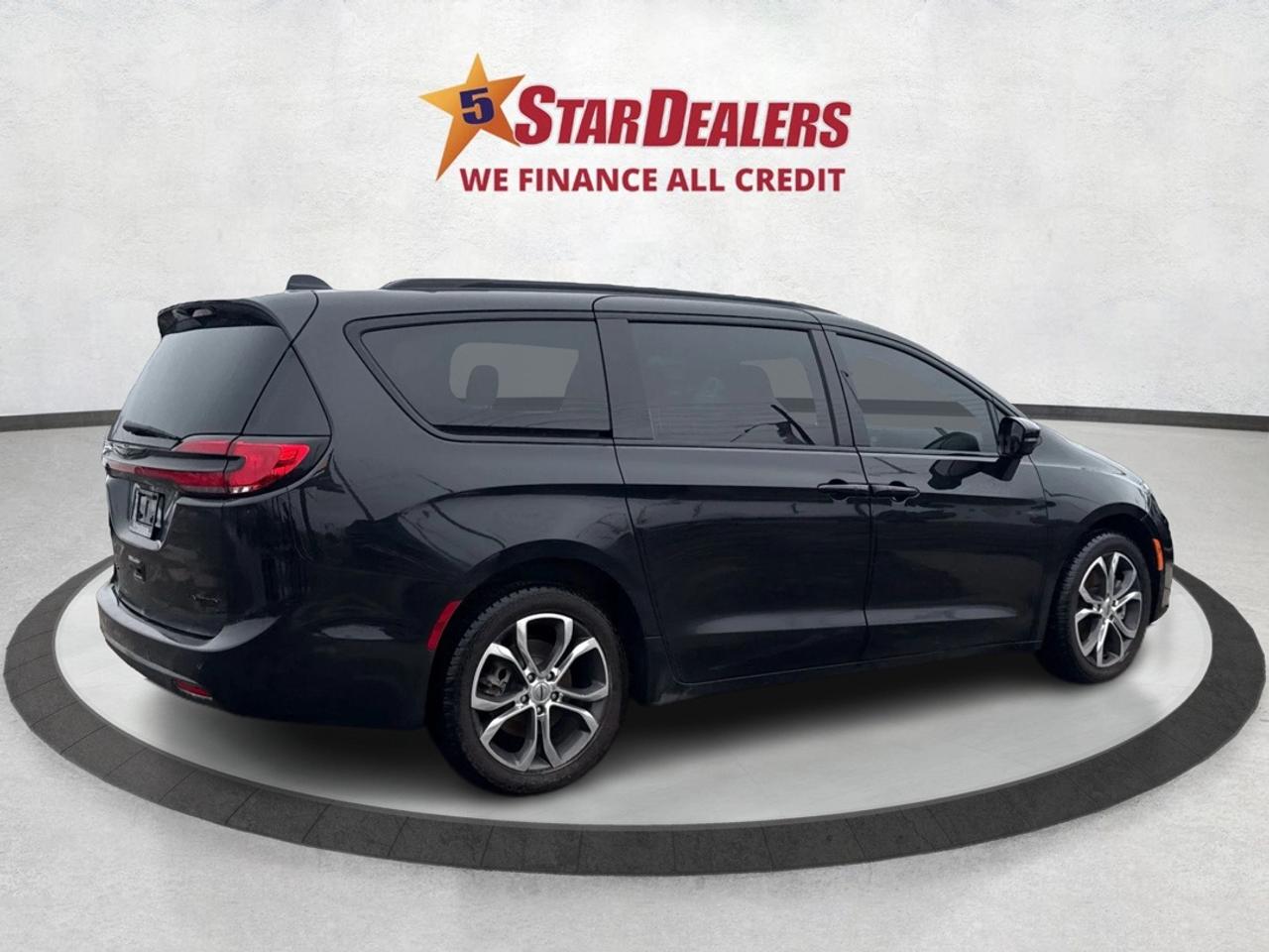 2023 Chrysler Pacifica 7 PASS NAV DVD LEATHER SUNROOF WE FINANCE ALL! Photo