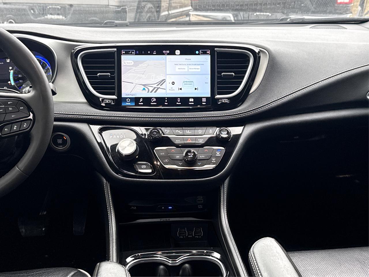 2023 Chrysler Pacifica 7 PASS NAV DVD LEATHER SUNROOF WE FINANCE ALL! Photo