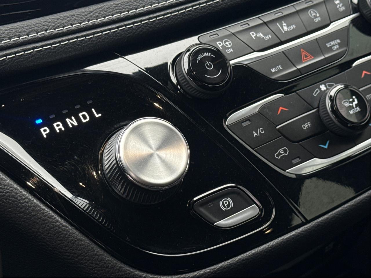 2023 Chrysler Pacifica 7 PASS NAV DVD LEATHER SUNROOF WE FINANCE ALL! Photo