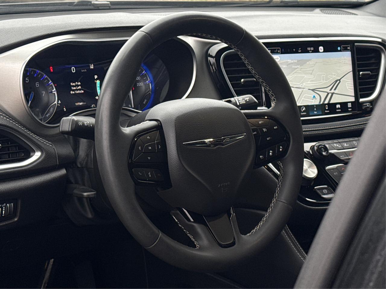 2023 Chrysler Pacifica 7 PASS NAV DVD LEATHER SUNROOF WE FINANCE ALL! Photo