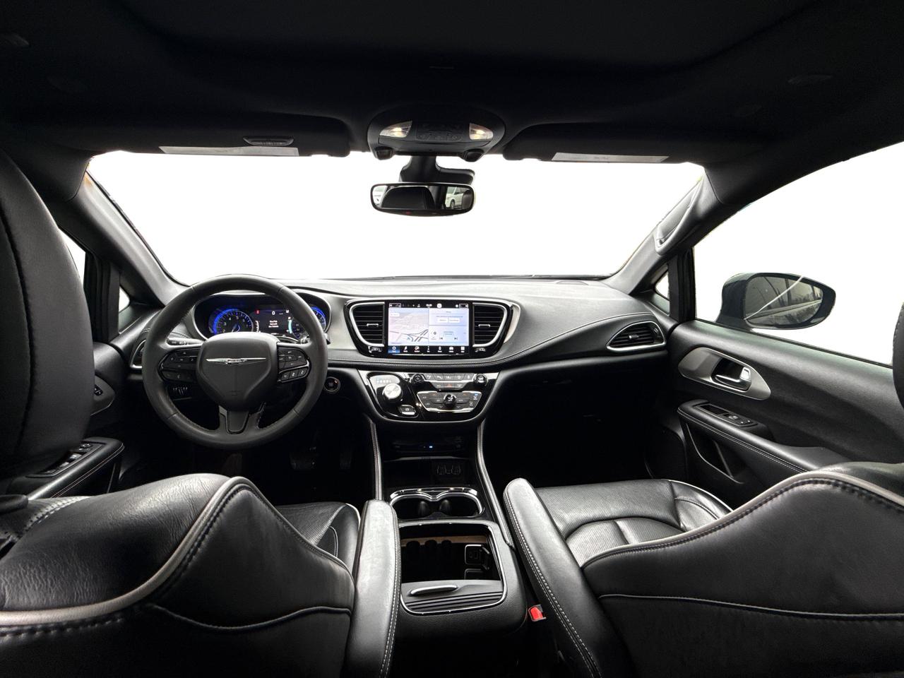 2023 Chrysler Pacifica 7 PASS NAV DVD LEATHER SUNROOF WE FINANCE ALL! Photo