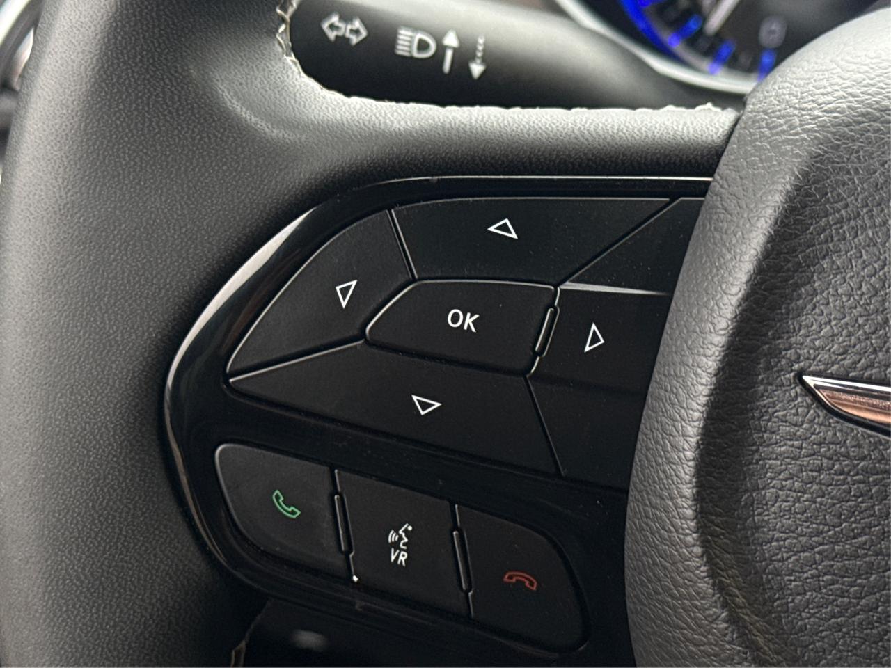 2023 Chrysler Pacifica 7 PASS NAV DVD LEATHER SUNROOF WE FINANCE ALL! Photo