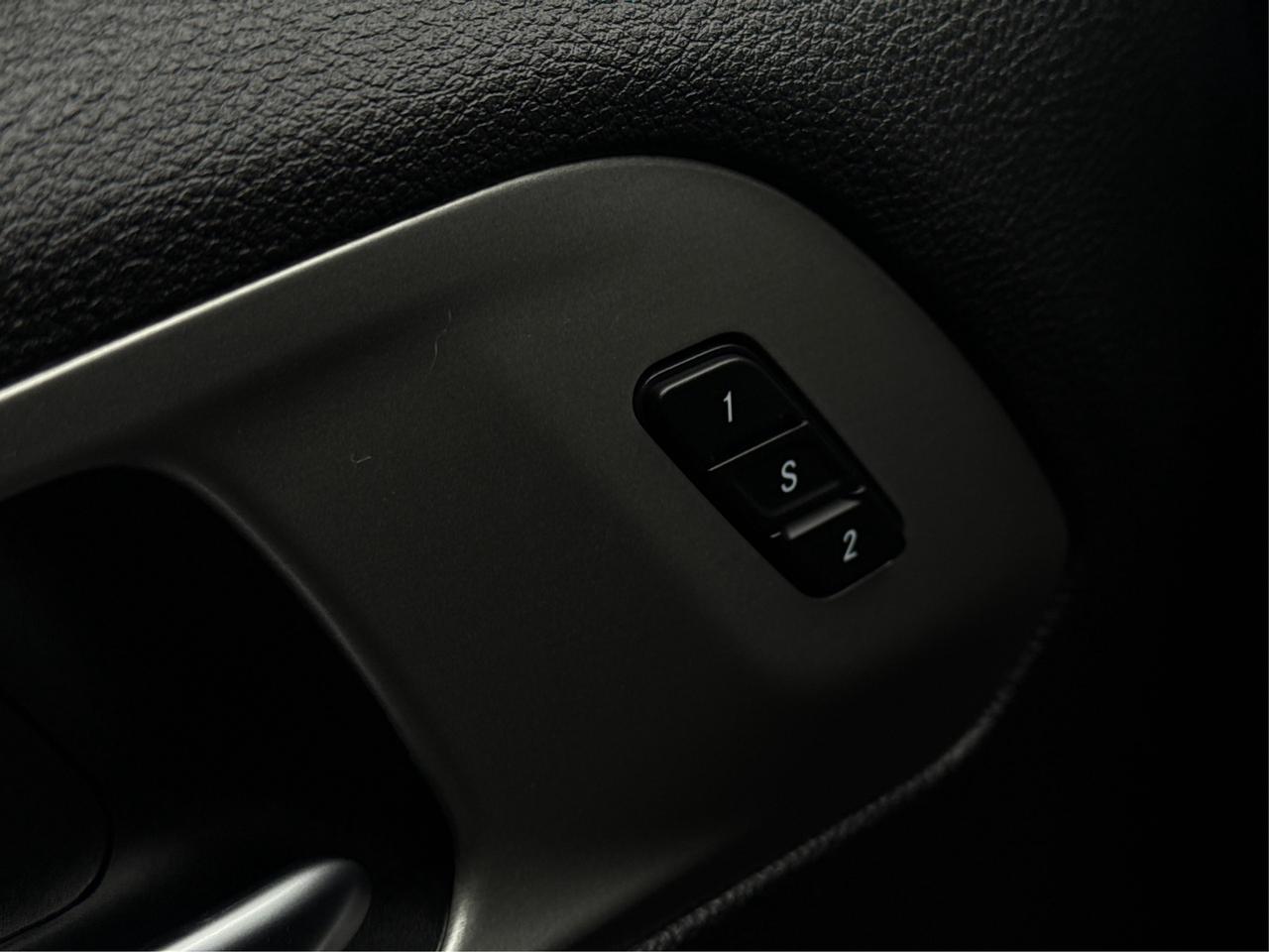 2023 Chrysler Pacifica 7 PASS NAV DVD LEATHER SUNROOF WE FINANCE ALL! Photo