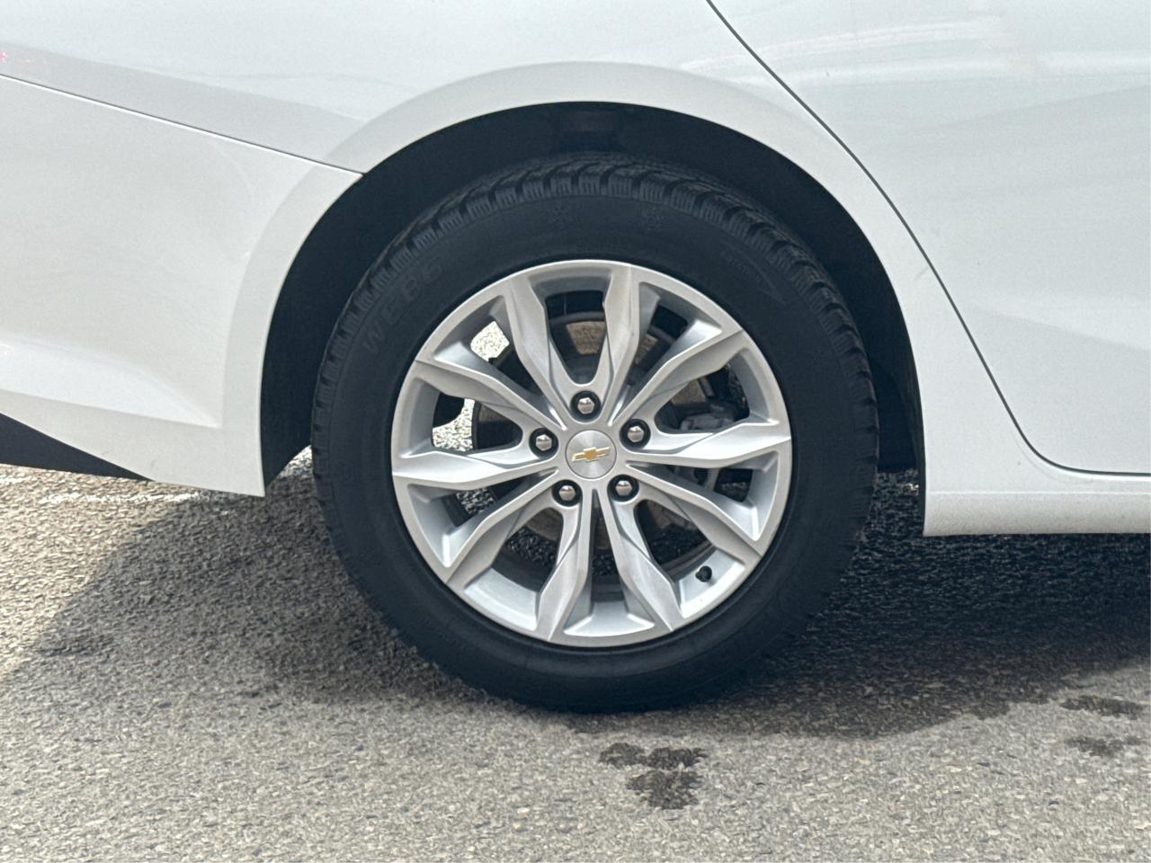 2024 Chevrolet Malibu HEATED SEATS REAR CAM MINT WE FINANCE ALL CREDIT! Photo