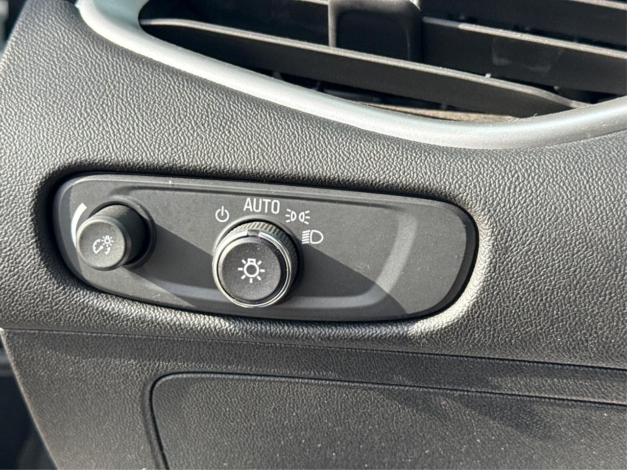 2024 Chevrolet Malibu HEATED SEATS REAR CAM MINT WE FINANCE ALL CREDIT! Photo