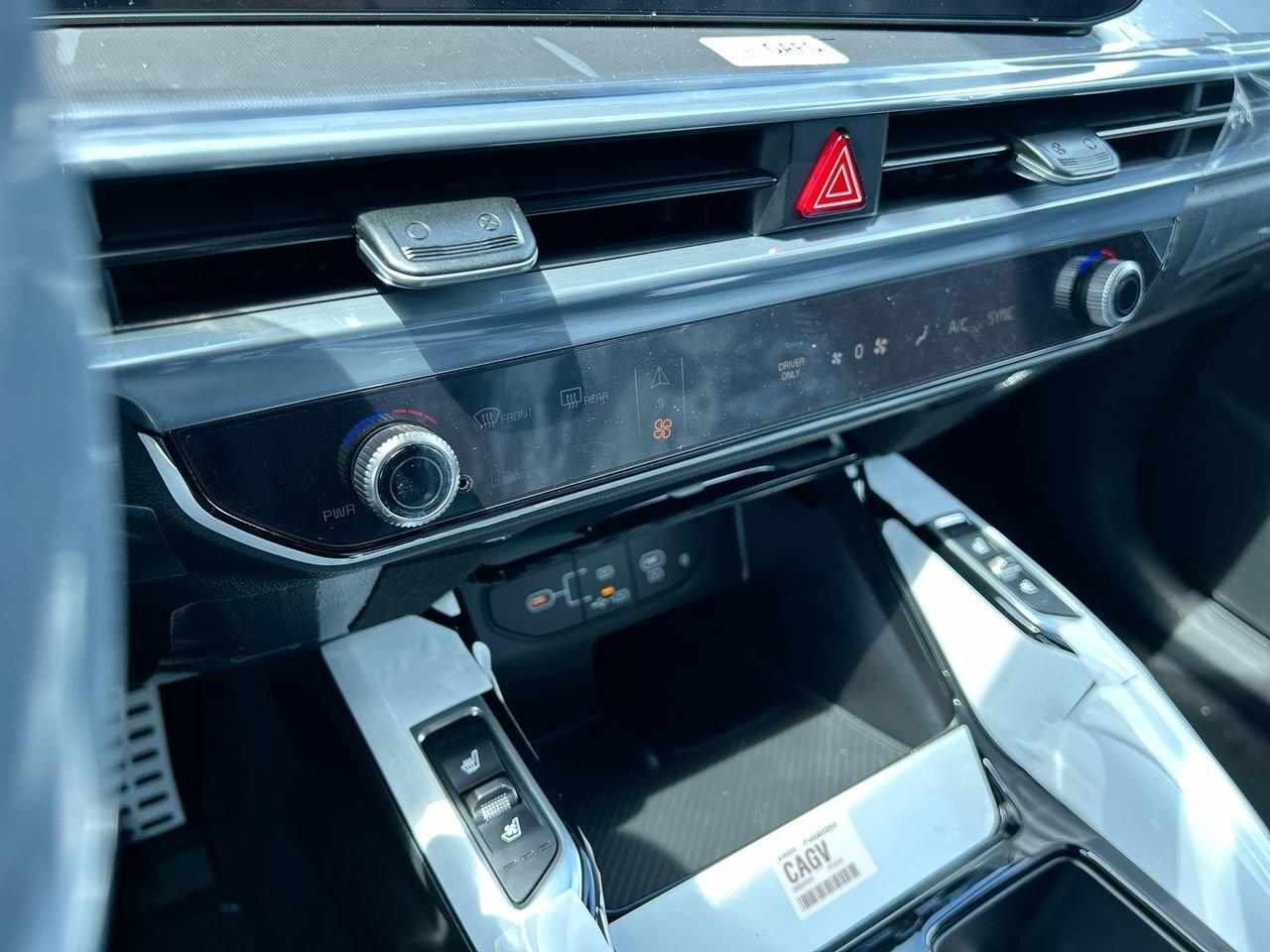 2025 Kia Sorento Plug-In Hybrid SX AWD PHEV   MANAGER SPECIAL   DEMO Photo