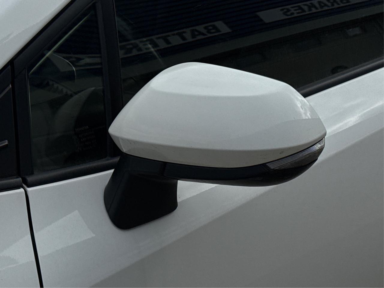 2020 Toyota Corolla Hatchback HEATED SEATS REAR CAM MINT! WE FINANCE ALL CREDIT! Photo